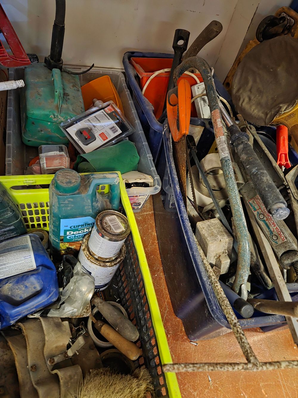 Lot 395 – A Collection of Assorted Hand Tools, Automotive Equipment, and Garden Maintenance Products
