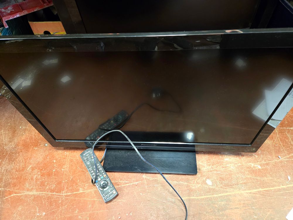 Lot 398 – Panasonic TX-L32E3B 32-inch Full HD LCD Television with Remote Control and Stand powers on