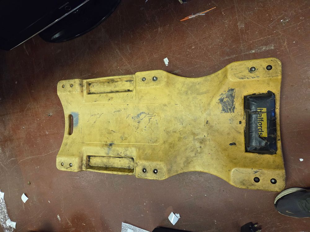 Lot 399 – A Halfords Moulded Plastic Mechanic’s Under-Car Creeper