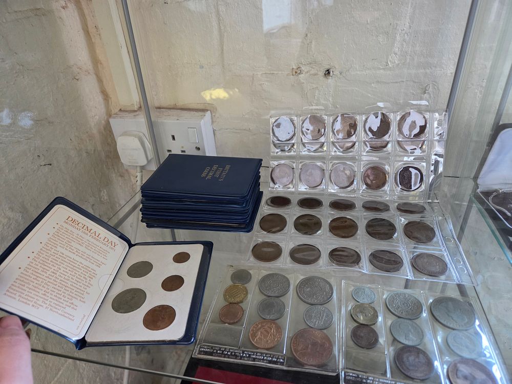 Lot 605 – A Collection of UK Decimal and Pre-Decimal Coinage Including 1971 Britains First Decimal Coin Sets
