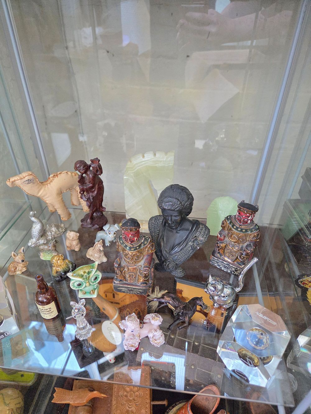 Lot 612 – A Collection of Decorative Figurines and Miniature Collectables