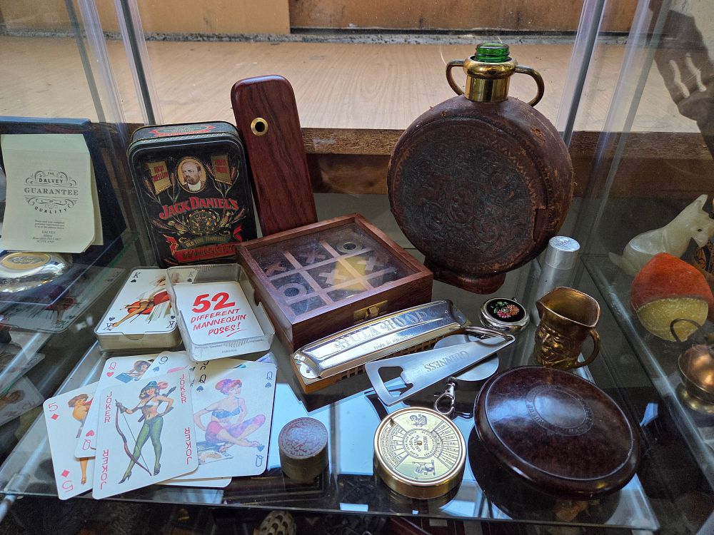 Lot 615 – An Assortment of Vintage Advertising Items, Novelties, and Collectables including Jack Daniel’s and Guinness