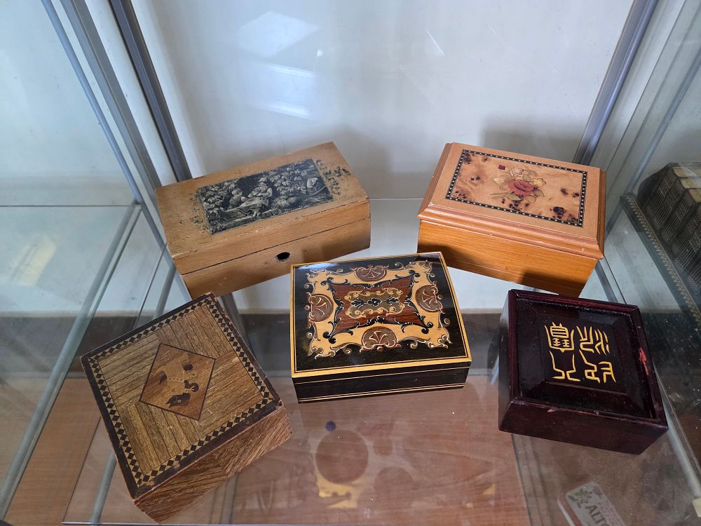 Lot 629 – A Collection of Decorative Wooden Boxes including Tunbridge Ware and Sorrento Ware Examples