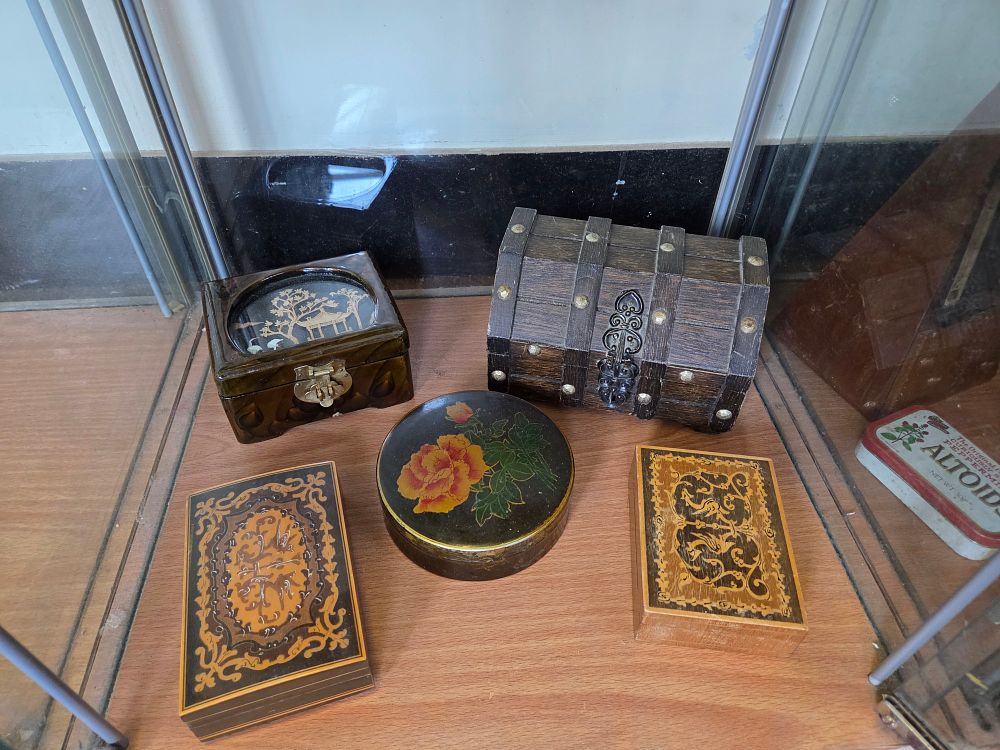 Lot 630 – A Collection of Decorative Jewellery and Trinket Boxes