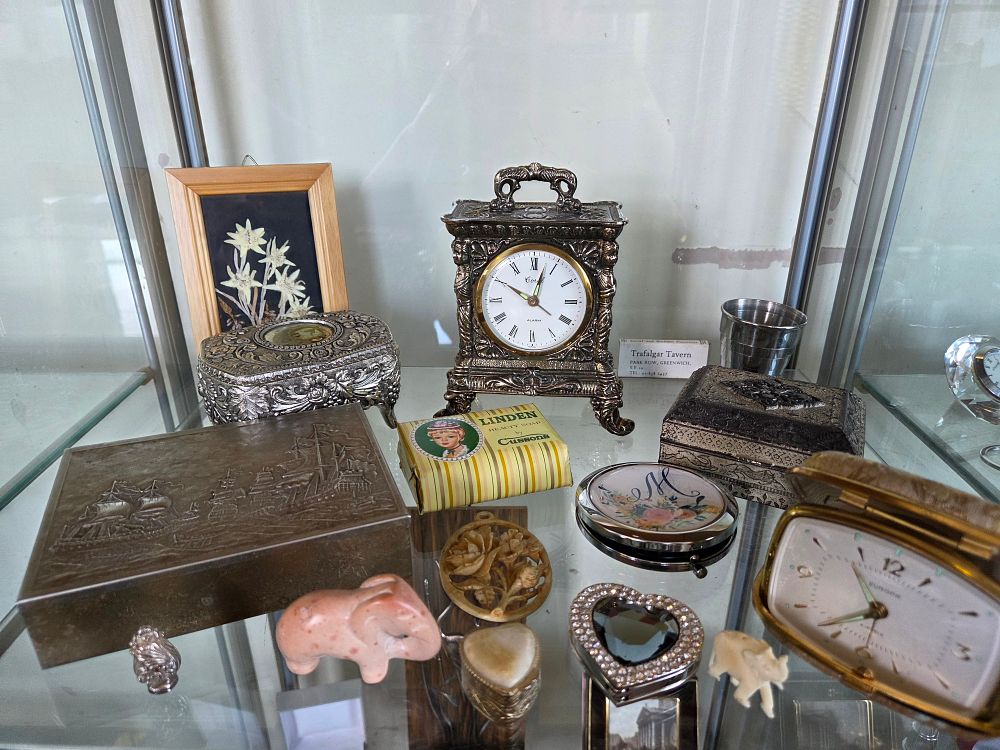 Lot 631 – A Collection of Vintage Decorative Objects, Metalware, and Clocks