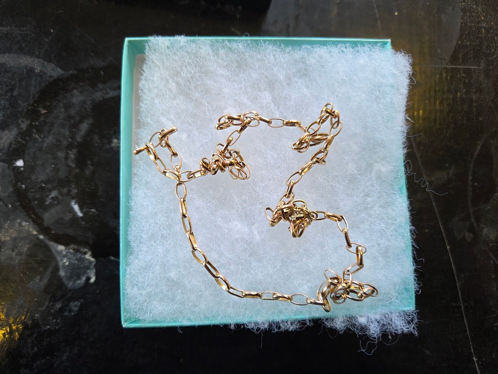 Lot 637 – a 9ct Gold Elongated Link Chain Necklace 3.03g