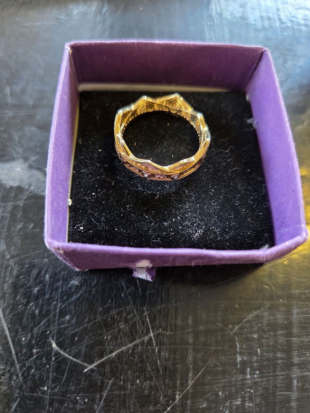 Lot 638 – 9ct Gold Pandora Game of Thrones House of the Dragon Crown Ring 3.27g