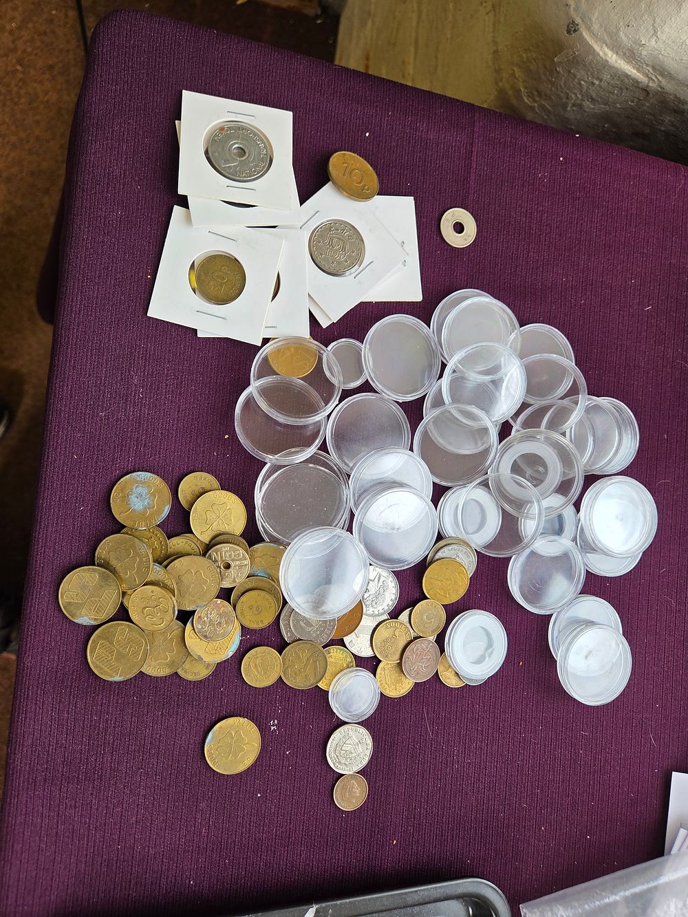 Lot 640 – A Collection of UK, CU, and International Coins, Tokens, and Numismatic Storage Accessories