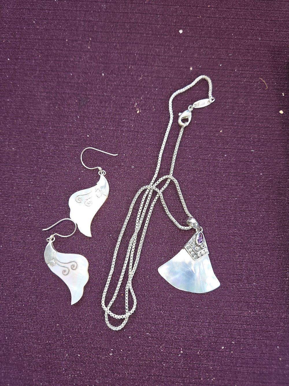 Lot 645 – A Trio of Mother-of-Pearl and 925 Silver Jewellery Items Comprising a Pendant Necklace and Pair of Earrings 11.16g