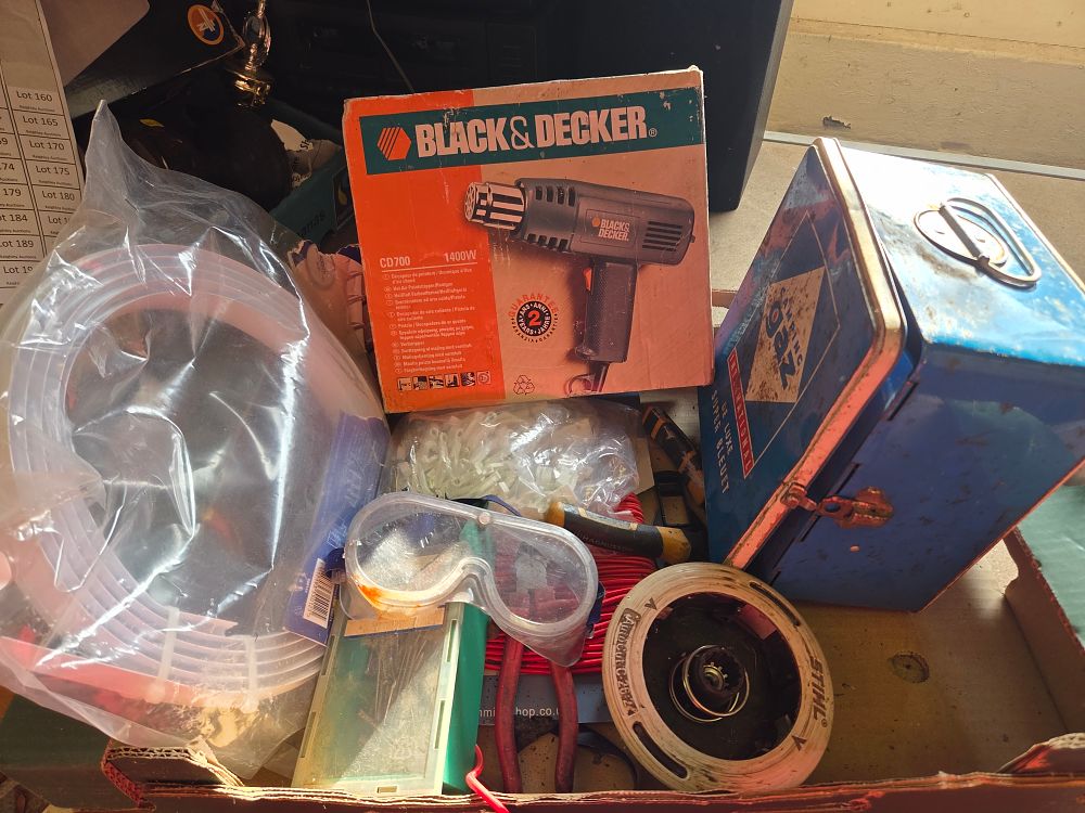 Lot 156 – A Collection of Workshop Tools and Equipment Including a Black & Decker Heat Gun and a Vintage Campingaz Case