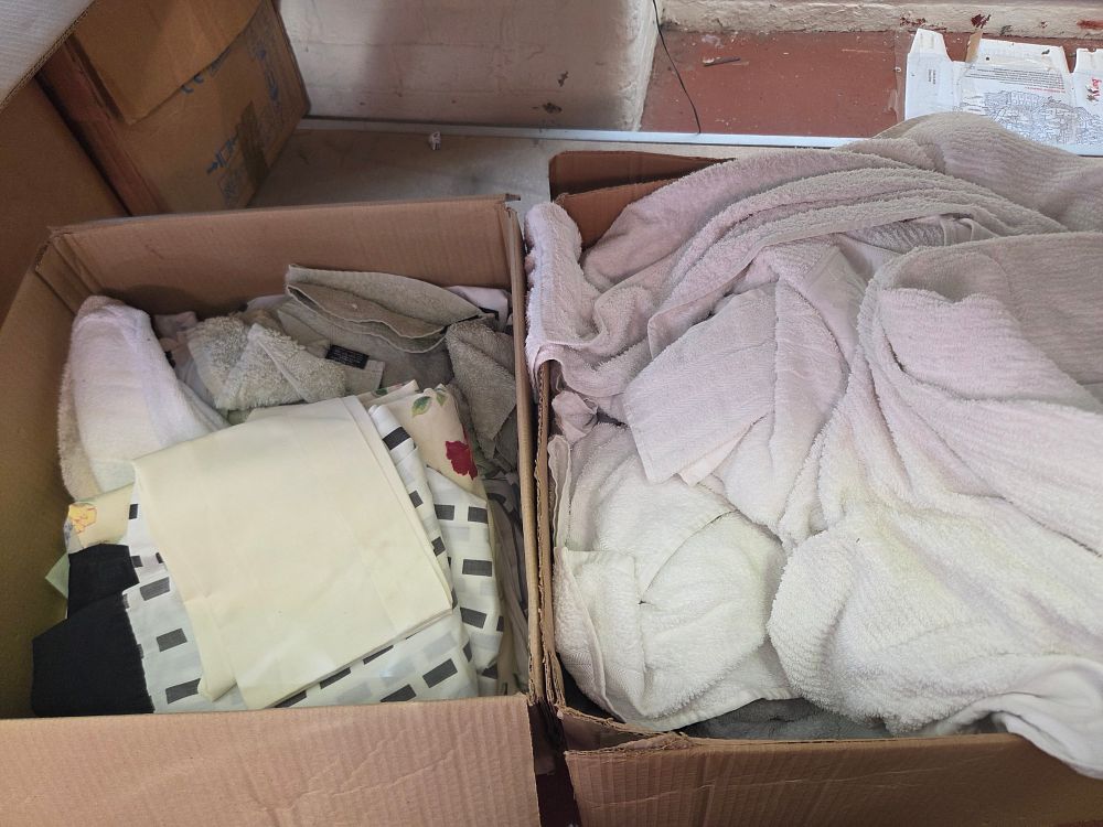 Lot 163 – A Large Collection of Assorted Household Linens and Textiles