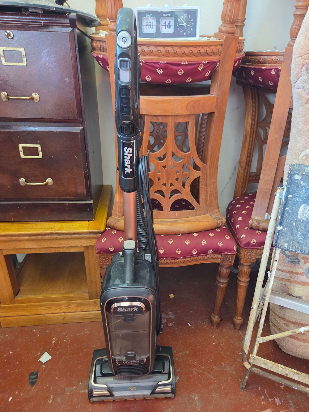 Lot 173 – Shark Powered Lift-Away DuoClean Upright Vacuum Cleaner powers on