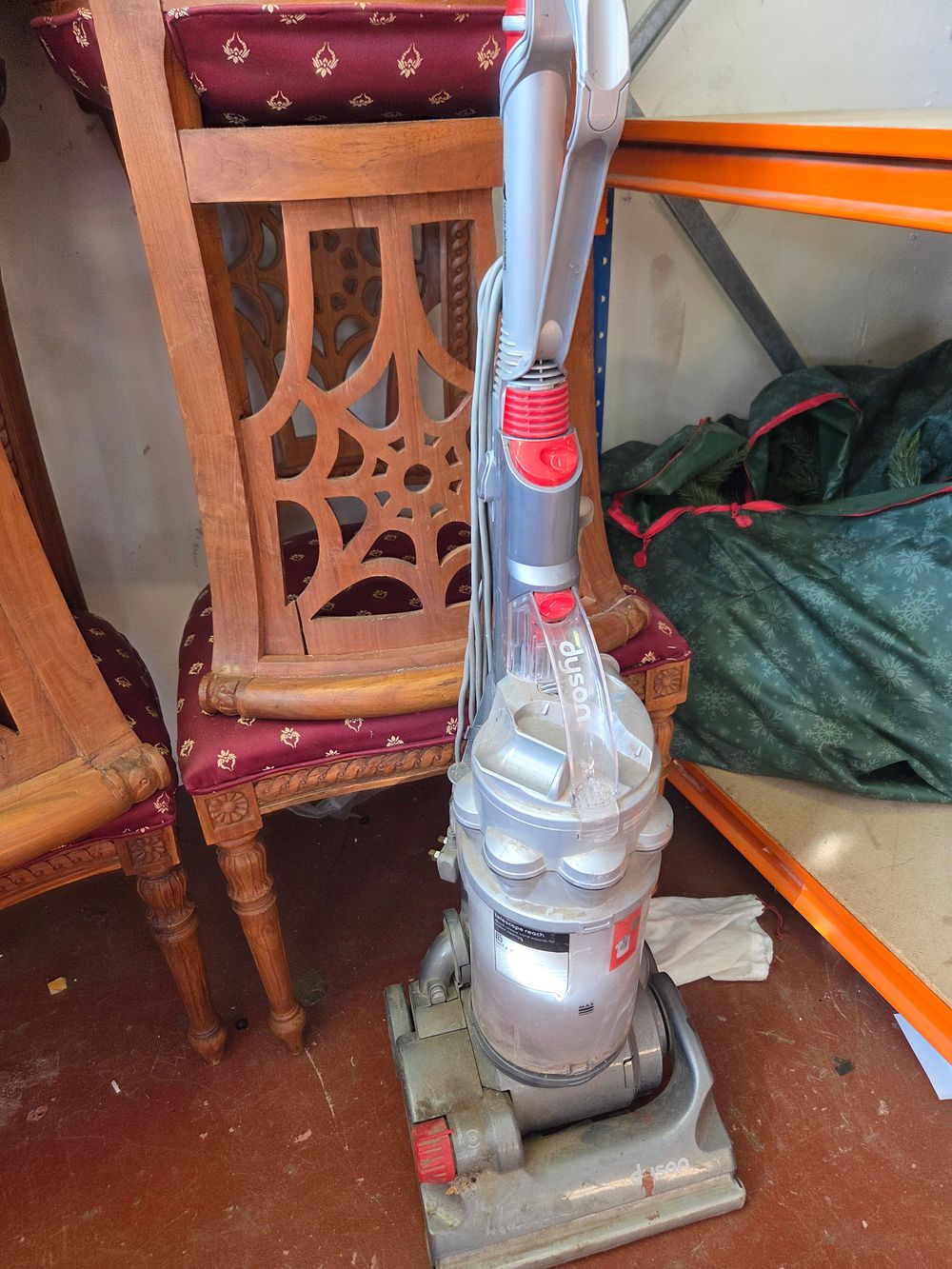 Lot 176 – Dyson DC14 Telescope Reach Upright Bagless Vacuum Cleaner powers on