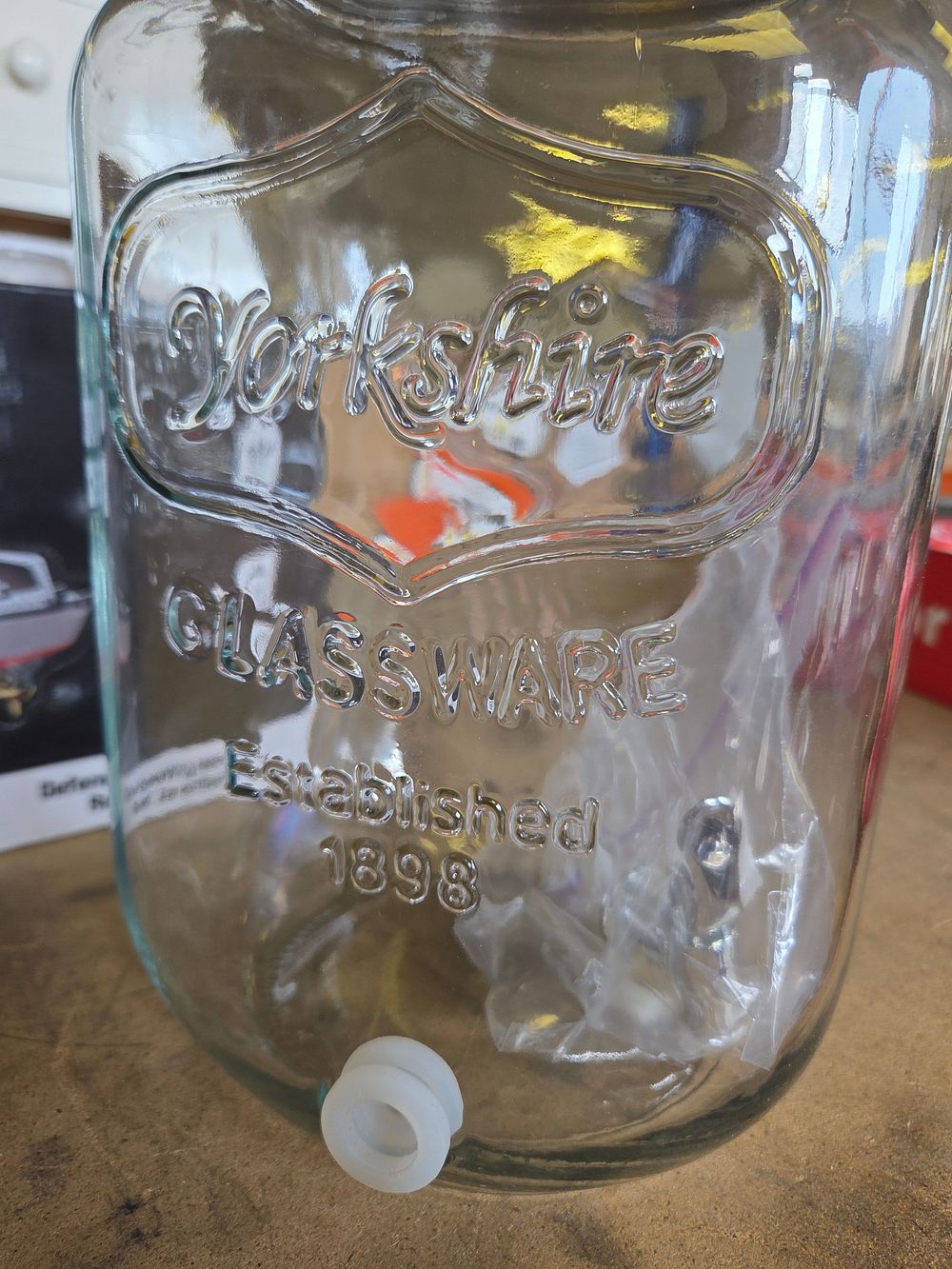 Lot 187 – Yorkshire Glassware One Gallon Clear Glass Beverage Dispenser