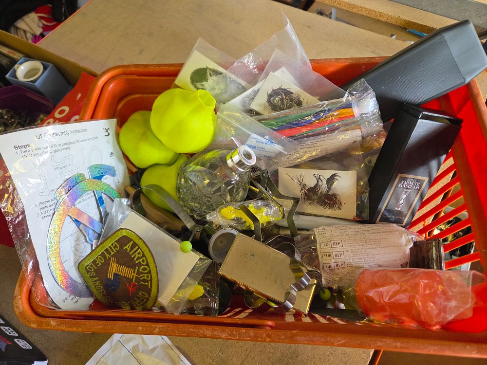 Lot 189 – A Collection of Miscellaneous Collectables, Novelties, and Decorative Objects