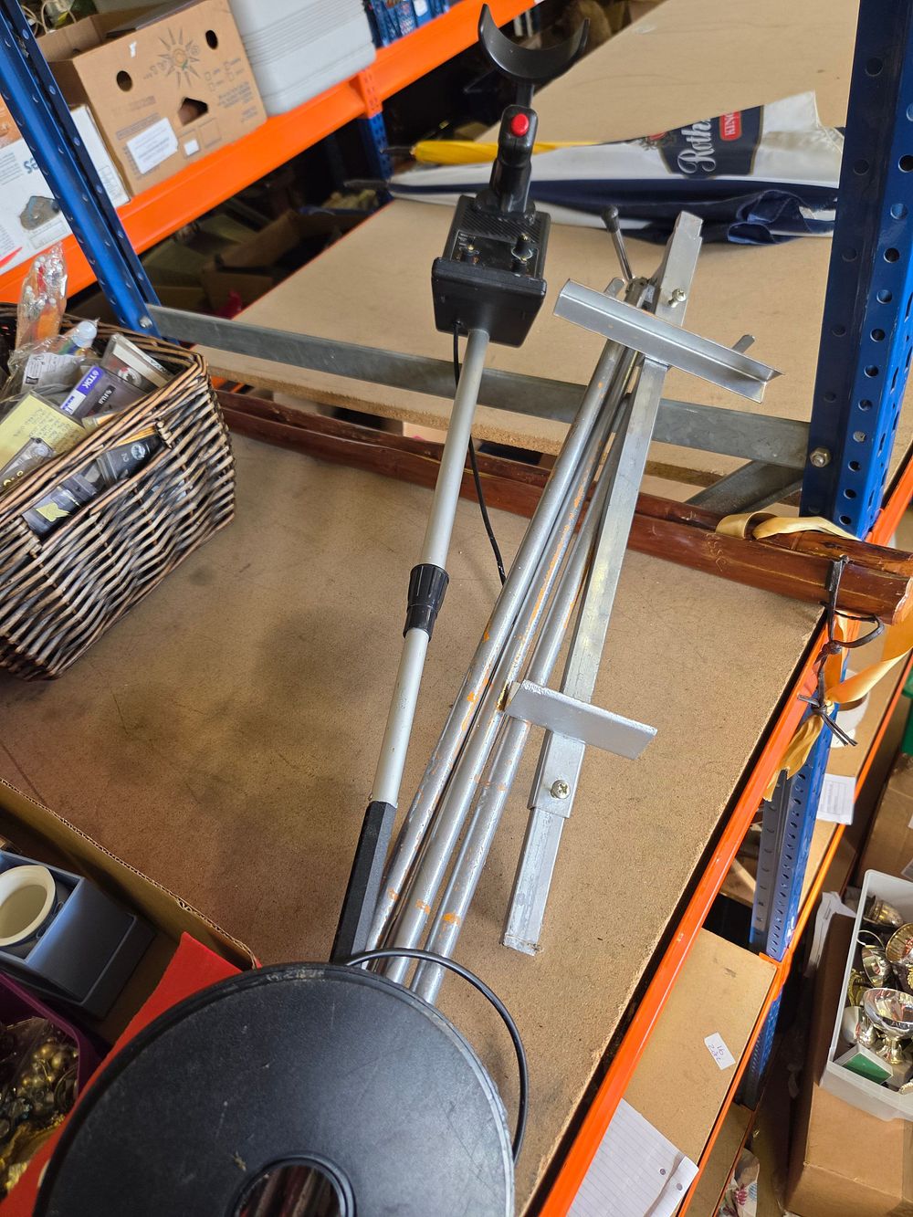 Lot 192 – A VLF Hobbyist Metal Detector and Tripod