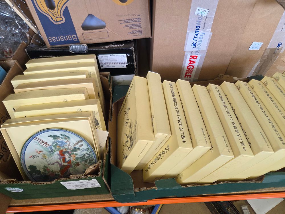 Lot 237 – A Collection of 17 Imperial Jingdezhen Porcelain Beauties of the Red Chamber Series Collector Plates