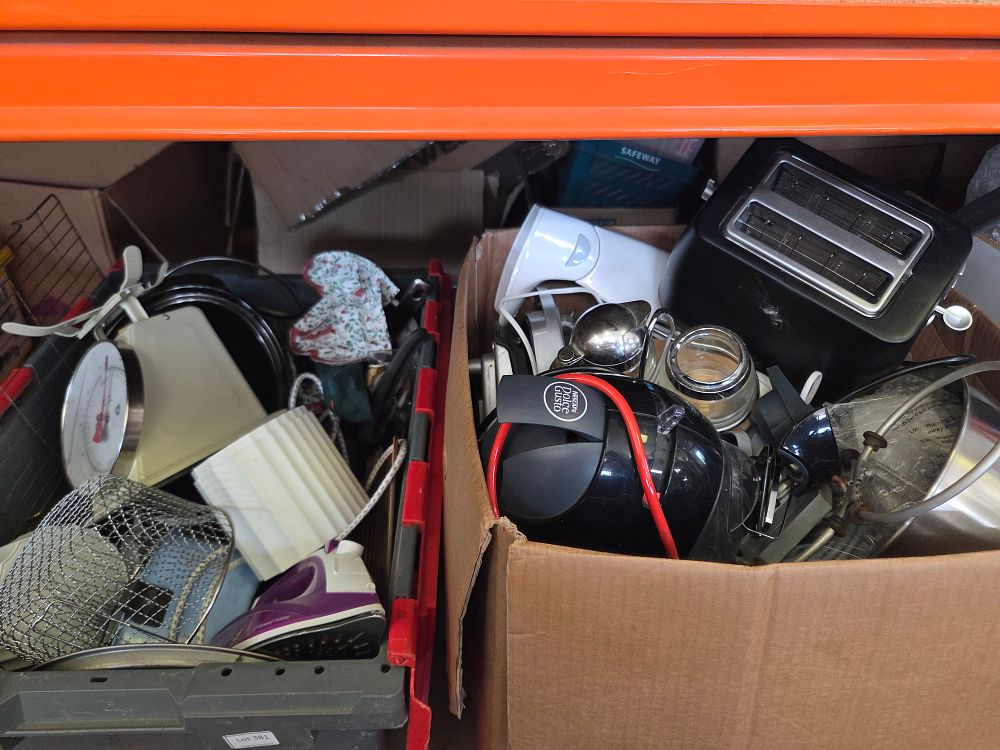 Lot 242 – An Assortment of Domestic Kitchen Appliances and Homewares including Nescafe Dolce Gusto and Russell Hobbs