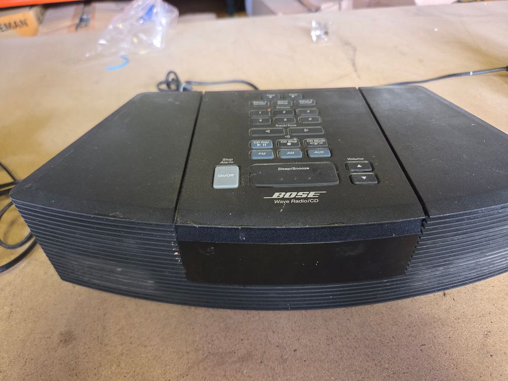 Lot 281 – Bose Wave Radio/CD Tabletop Music System Model AWRC-1G