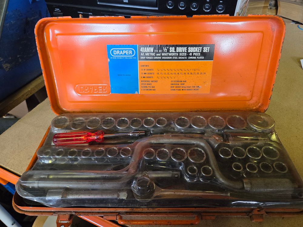 Lot 283 – Draper 41AMW 1/2-Inch Square Drive 41-Piece Socket Set in Metal Case