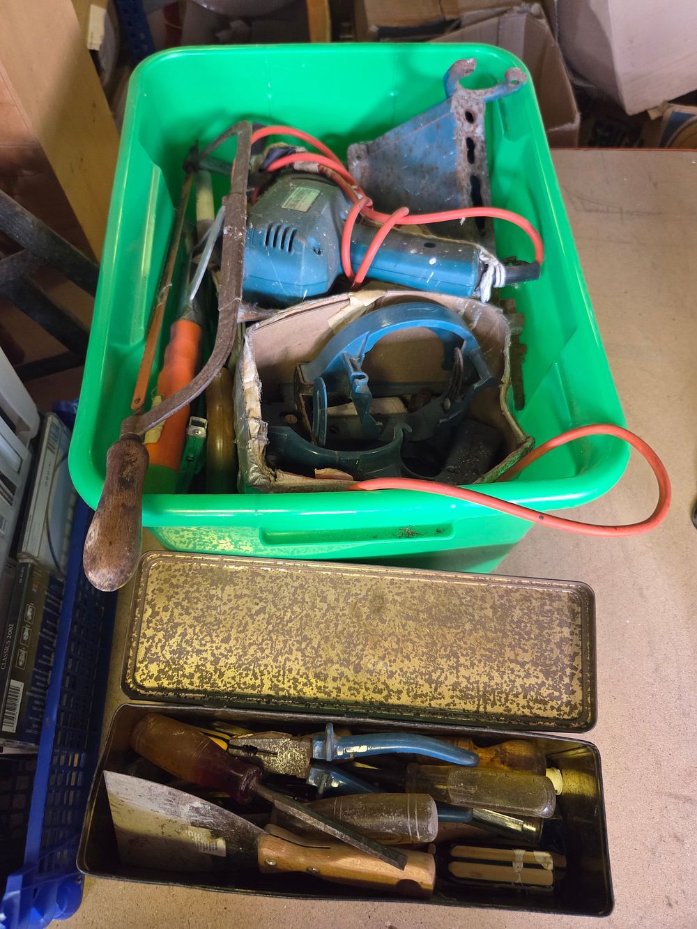 Lot 289 – An Assortment of Power and Hand Tools Including a Makita Jigsaw and a Drawknife