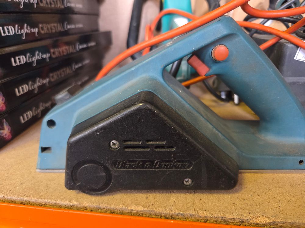 Lot 299 – Black and Decker DN 710 Electric Planer powers on