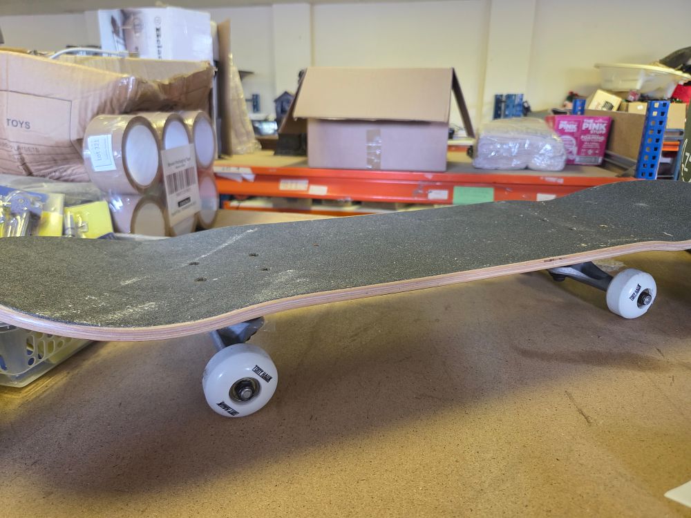 Lot 323 – Tony Hawk Signature Series 360 Series Complete Skateboard