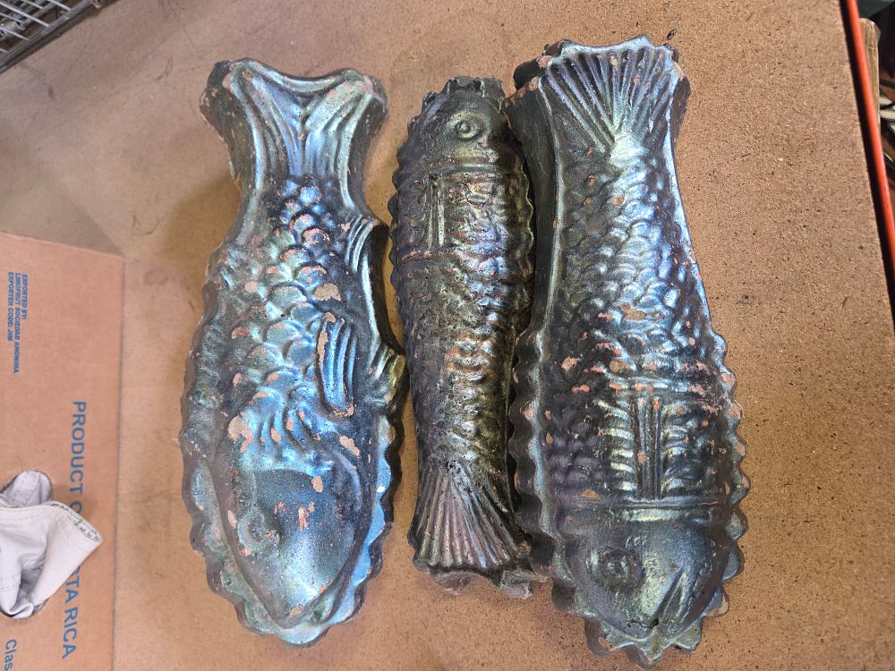 Lot 357 – A Trio of Fish-Shaped Decorative Wall Plaques