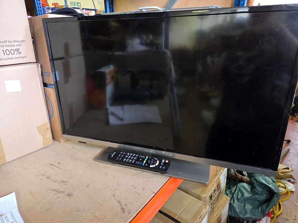 Lot 362 – Panasonic TX-32JS360B 32-Inch LED Smart Television with Remote Control powers on