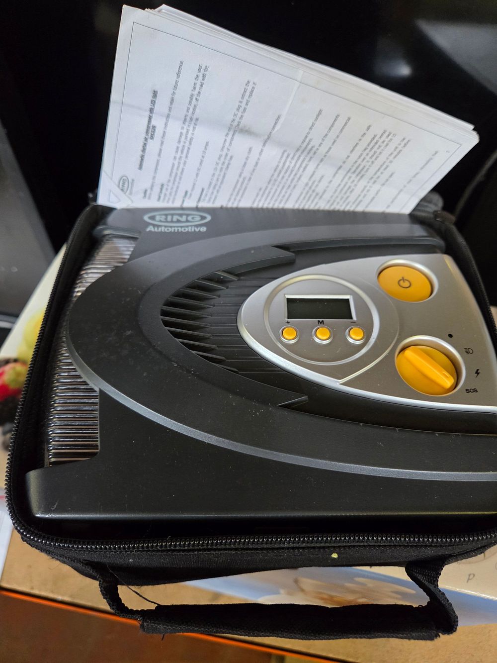Lot 366 – Ring Automotive RAC630 12V Digital Tyre Inflator