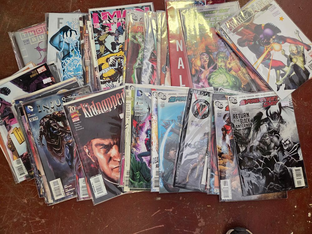 Lot 375 – A Collection of Modern Era DC and Marvel Comic Books