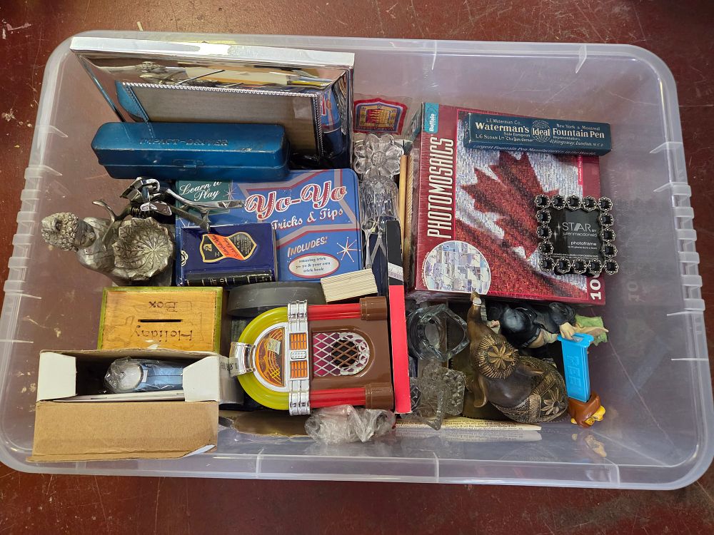 Lot 379 – A collection of vintage collectibles, decorative objects and household items