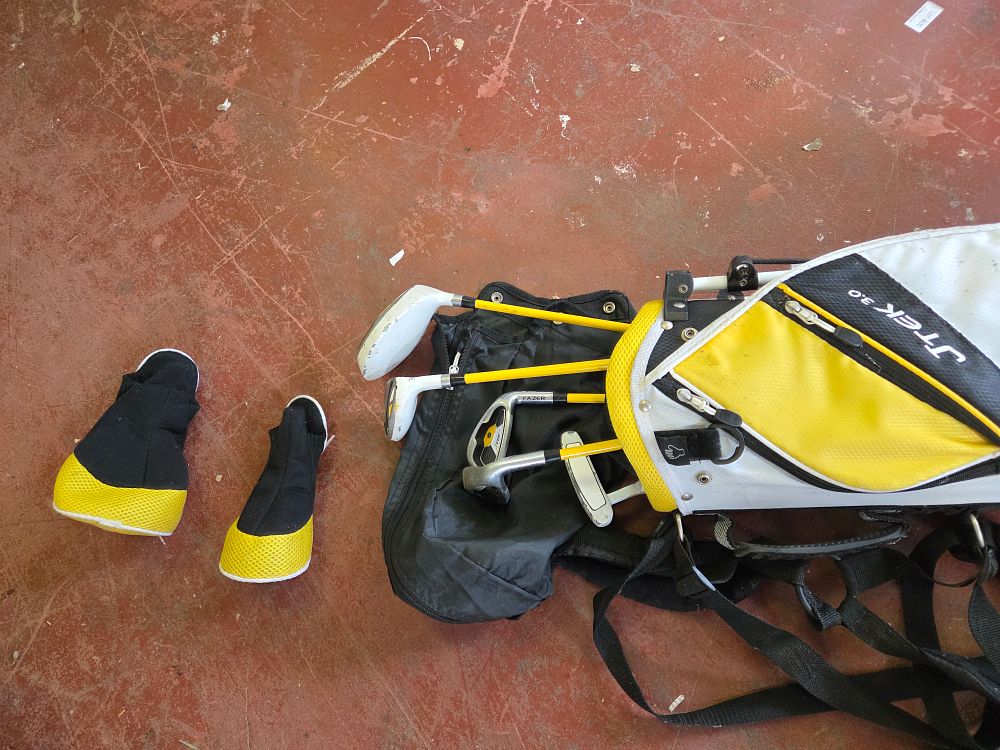 Lot 382 – A Fazer JTEK 3.0 Junior Golf Set