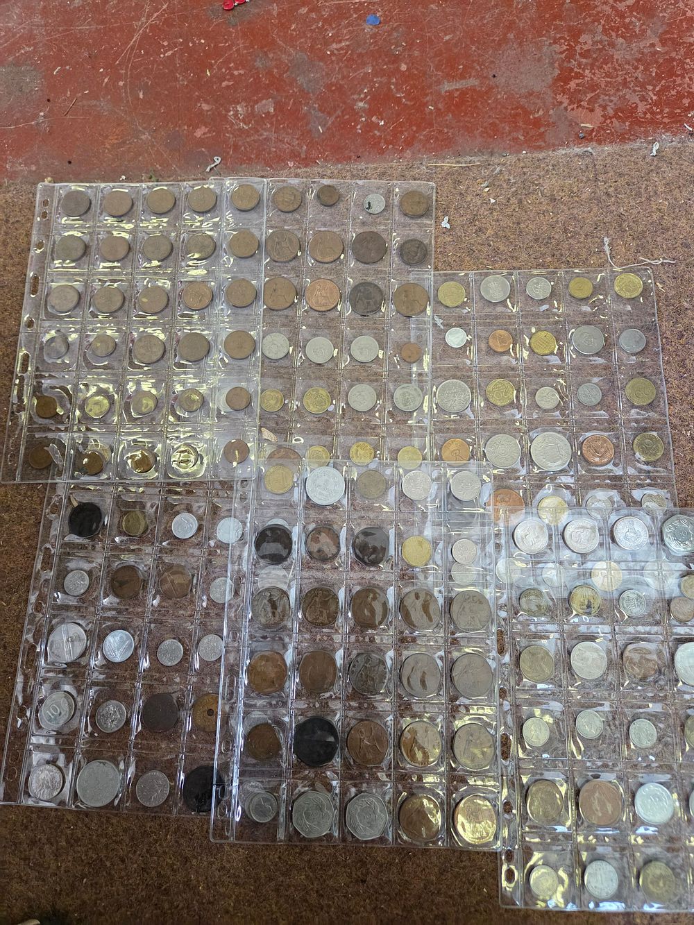 Lot 606 – A Collection of UK and World Coins
