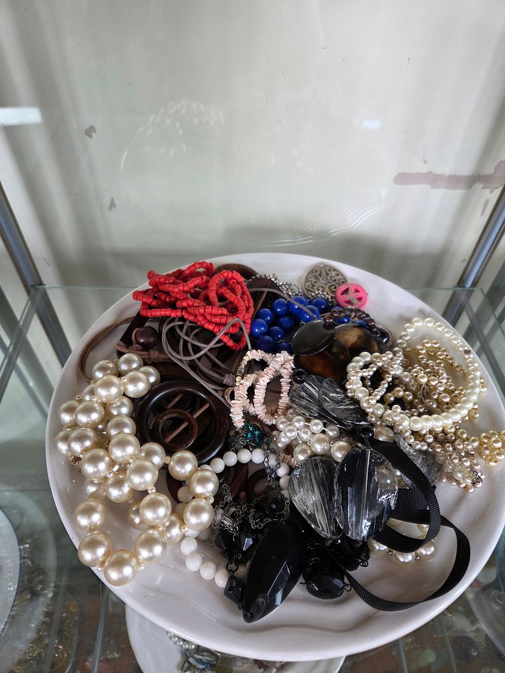 Lot 612 – A Collection of Assorted Vintage and Contemporary Statement Necklaces