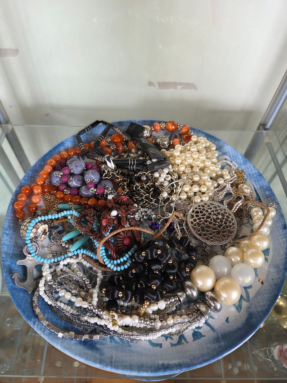 Lot 615 – An Assortment of Vintage and Contemporary Statement Necklaces