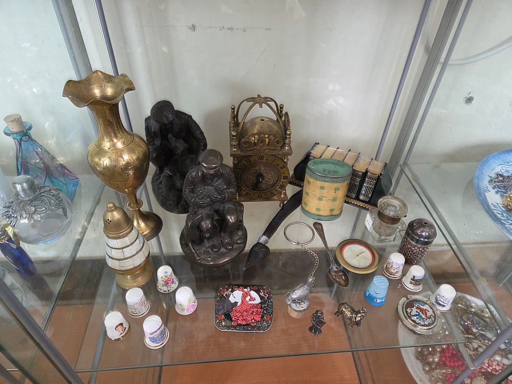 Lot 620 – A Collection of Decorative Objects and Curiosities Including Brassware, Metalwork, and Porcelain
