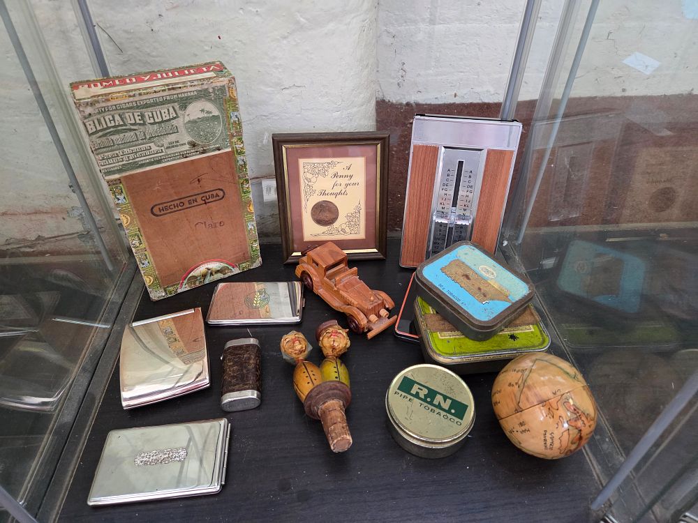 Lot 622 – An Assortment of Vintage Tobacciana, Novelty Wooden Items, and Metalware