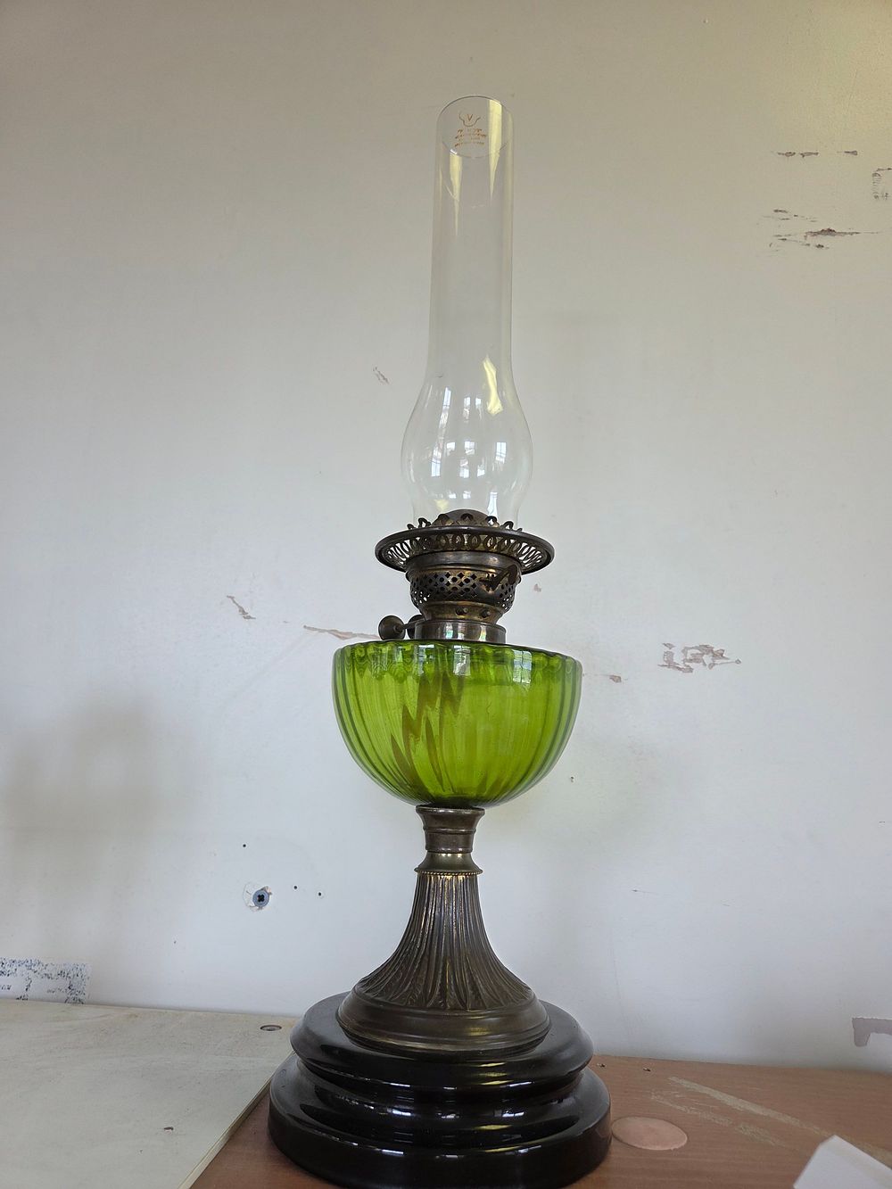 Lot 623 – A Victorian Style Oil Table Lamp with Ribbed Green Glass Reservoir