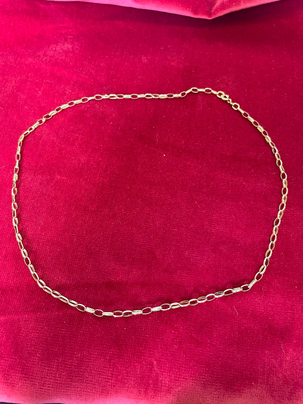 Lot 633 – a 9ct Gold Elongated Link Chain Necklace 3.03g