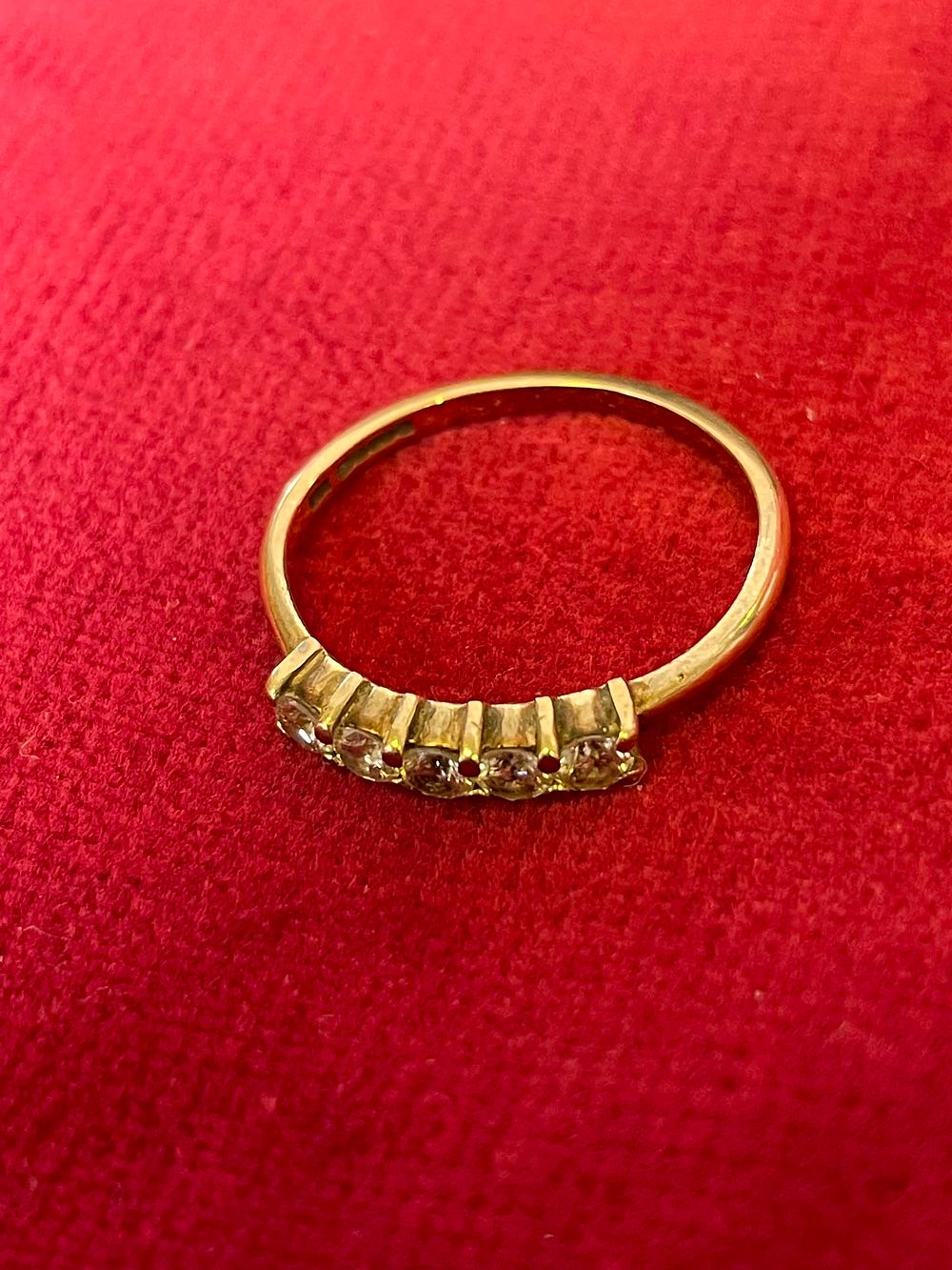 Lot 644 – 9ct Yellow Gold and Diamond Five-Stone Graduated Ring 1.47g