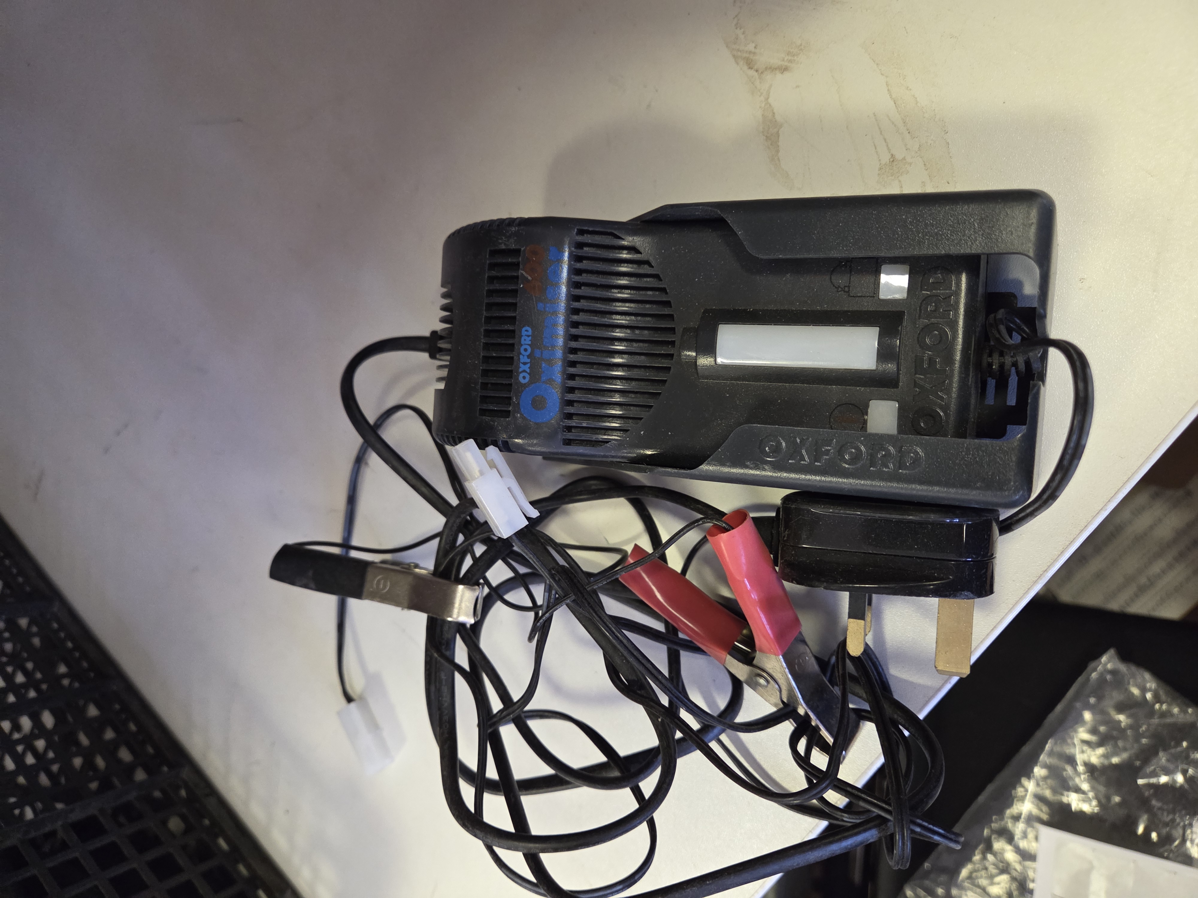 Oxford Oximiser 600 12V Battery Optimiser and Wall Bracket