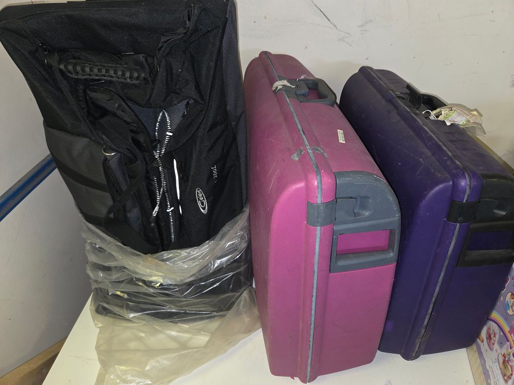 Lot 193 – A Selection of Travel Luggage Including Gelert Rolling Duffel Bag