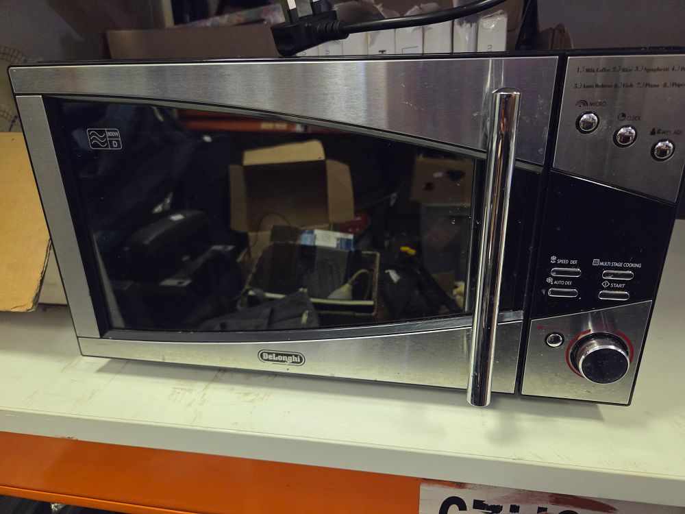 Lot 239 – De’Longhi P80T5A 800W Microwave Oven working order