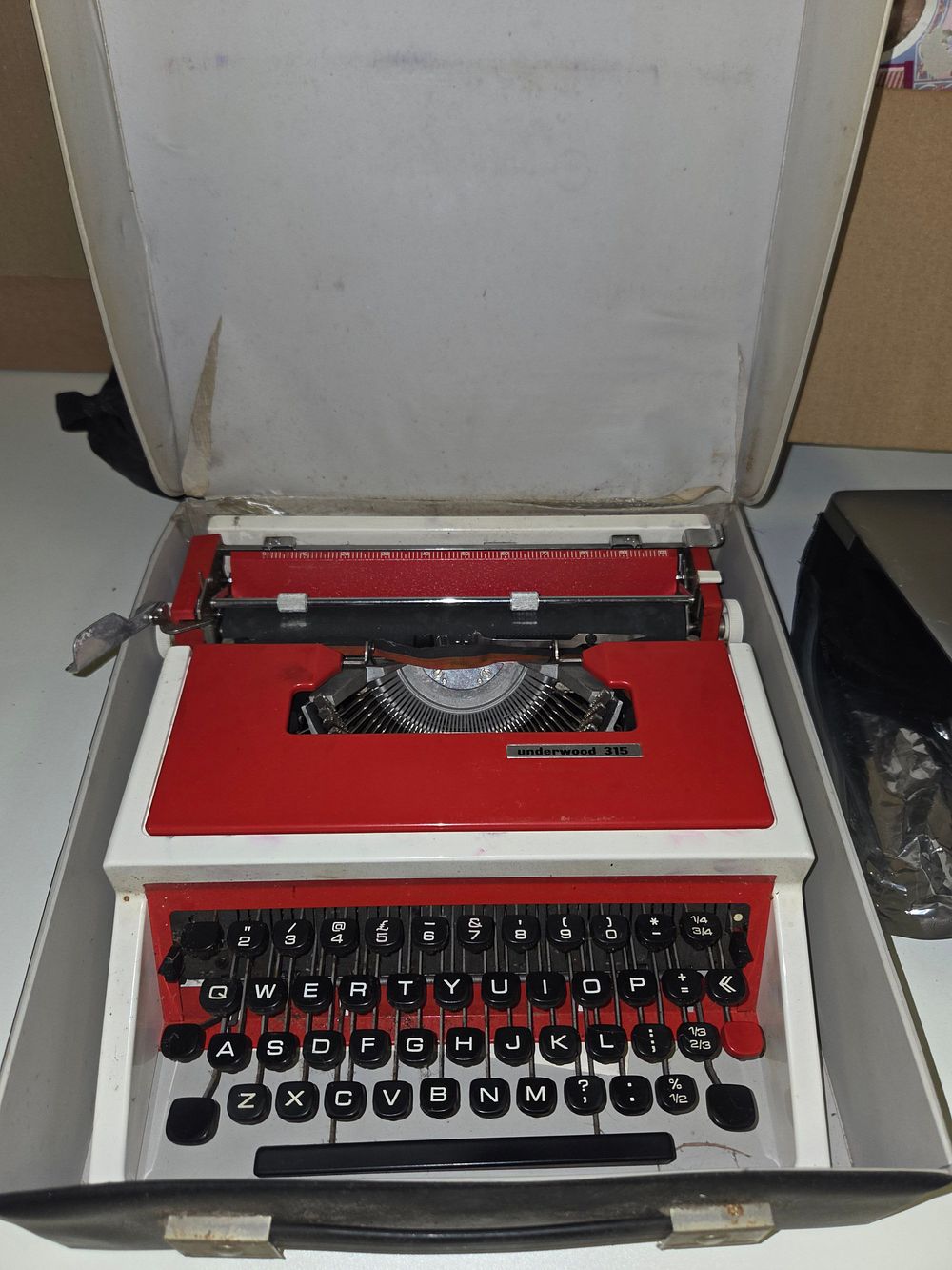 Lot 257 – Underwood 315 Portable Manual Typewriter