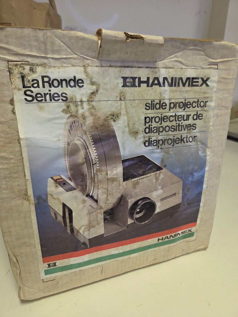 Lot 280 – Hanimex La Ronde Series 35mm Slide Projector