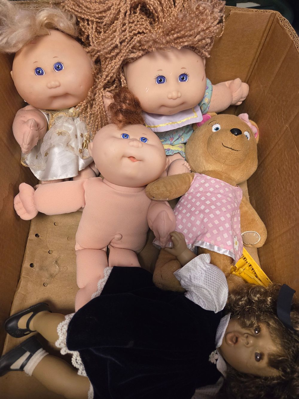 Lot 282 – One Box of Miscellaneous Dolls and Soft Toys Including Cabbage Patch Kids
