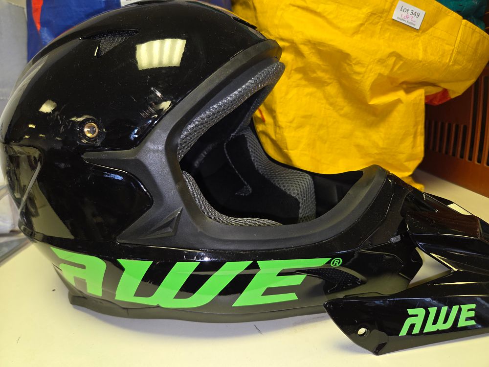 Lot 352 – One AWE AweBlast Full Face Mountain Bike Helmet detached visor