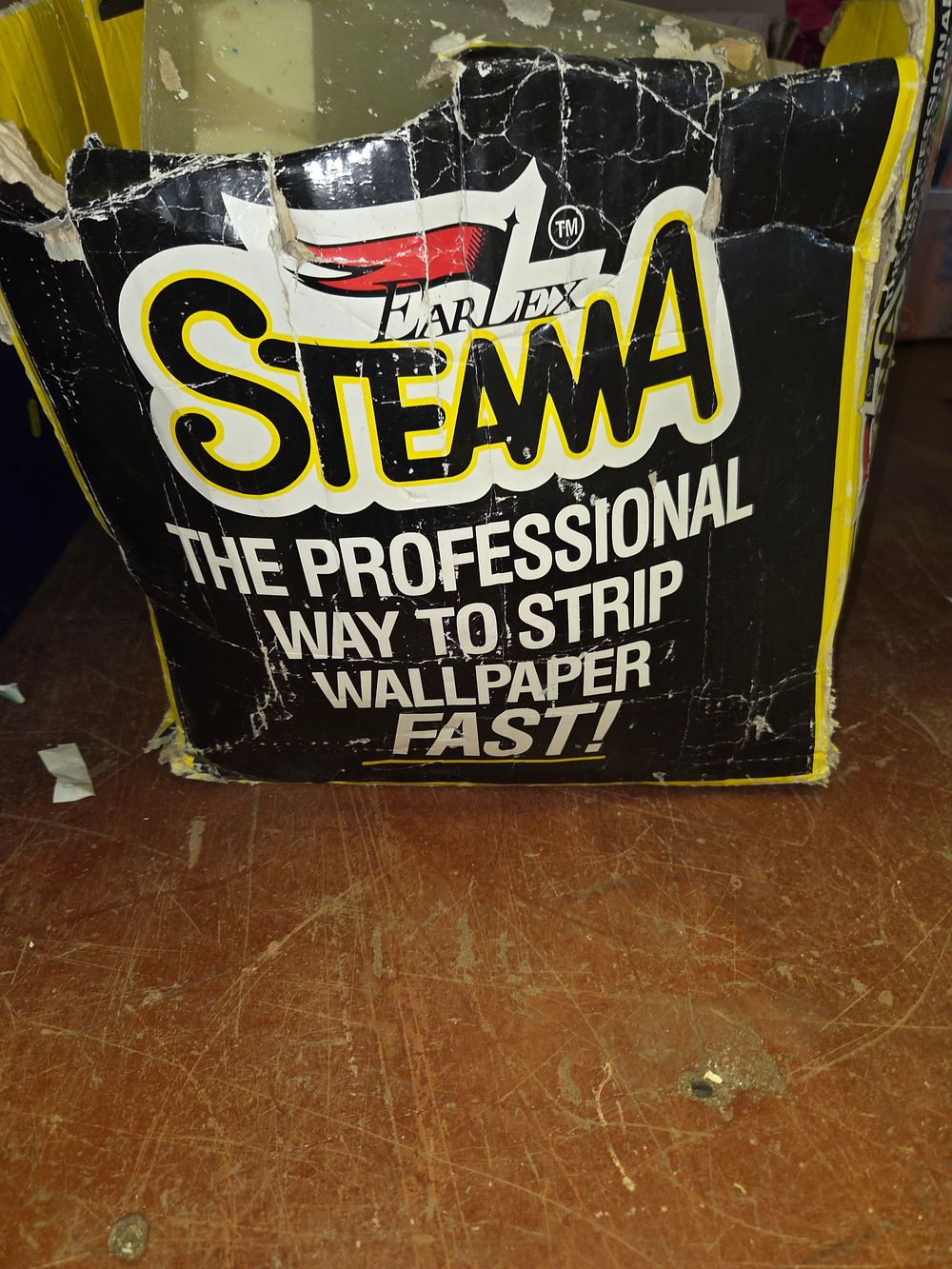 Lot 372 – Earlex ST3/4 Steam Wallpaper Stripper