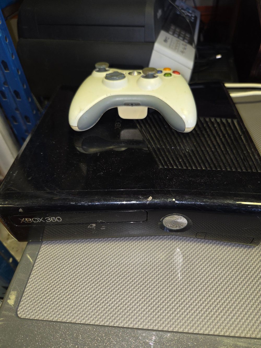Lot 382 – Xbox 360 S Console and Wireless Controller untested